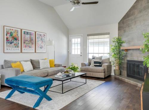 3-BD 2-BA Northern Dallas Retreat Hot Tub and BBQ