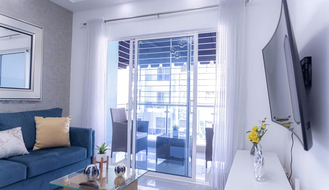 3 Bd apt | Hot water, AC, WIFI, TV, Pool, Parking.