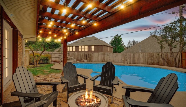 3-BD Backyard Oasis w Pool, Patio, Firepit