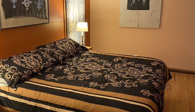 3 BD condo near to downtown, Gold Coast and Michigan Avenue.