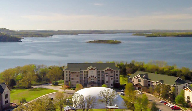 3 BD Condo, Sleeps 8 at Branson Paradise Point Resort!