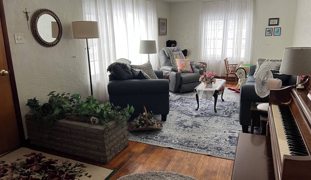 3-bd home in Mt.Pleasant; child/pet friendly; festivals, biking, skiing nearby.