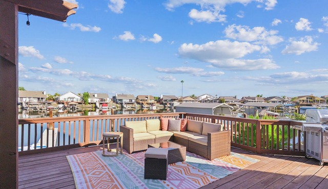 3 bd Spinnaker Waterfront Hideaway with Private Dock