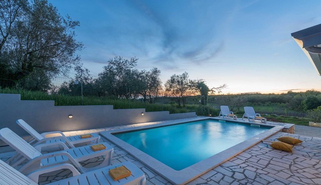 3 BD Villa with Private pool, Jacuzzi and Volleyball Court