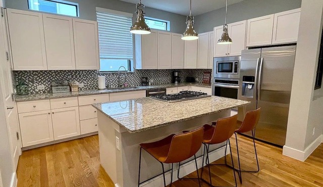 3 Bd w/Rooftop-TCU-Stockyards-Historic FW-Dickies
