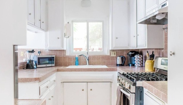 3 BD with Fenced Front Yard - Family Friendly