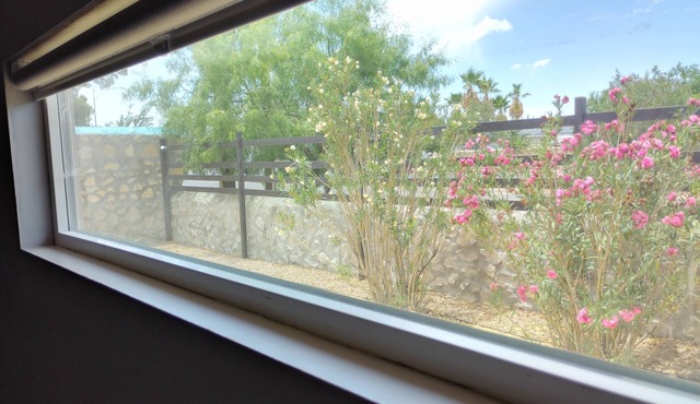 3-bdm home, sunny El Paso near shops, medical, schools, restaurants, & more