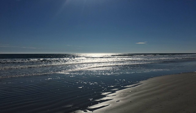 3 BDR / 2 Bath condo, 5 houses from Ocean City's Gold Coast beach