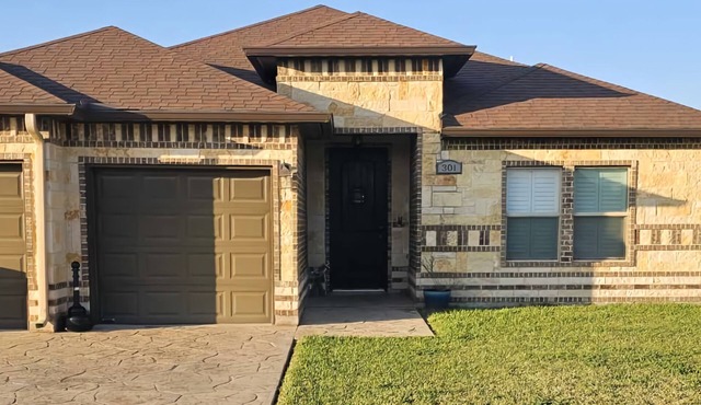 3 bdr 2 bath open concept home.nn
