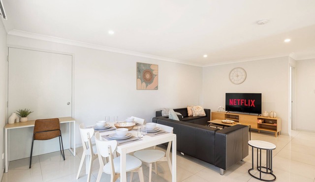 3 Bdr Apt! Private Balcony! Garage Parking! 119D3