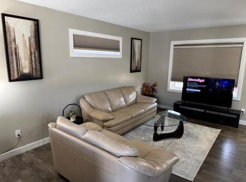 3 BDR - Bonus Room - King Bed - Garage - Near Airport