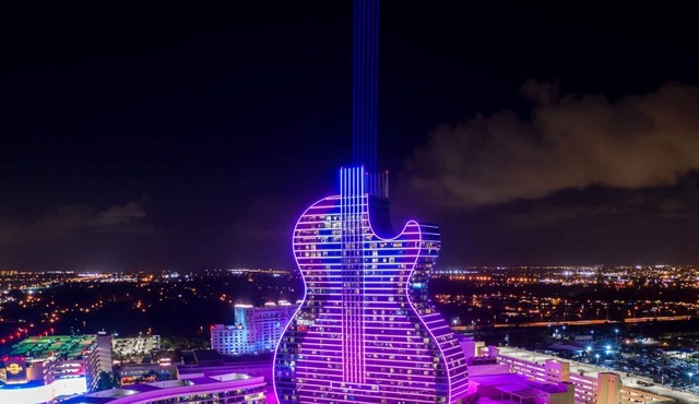 3-BDR Guitar House, Walk to Casino, located close to EVERYTHING