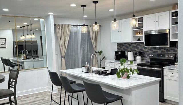 3 BDR . house with deck in Yeadon Pa SAFE QUIET Neighborhood