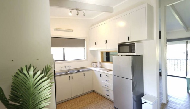 3 BDR house with spa, walking distance to Malua Bay beach