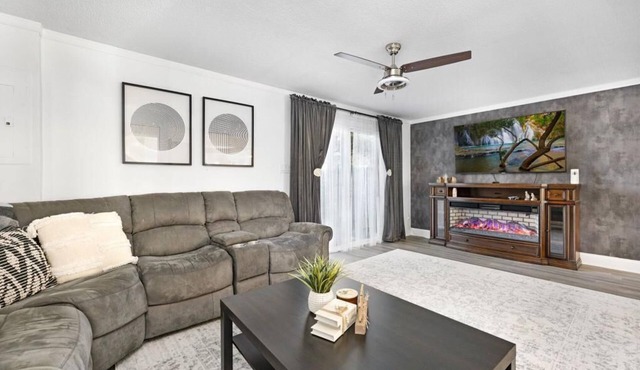 3 BDR Townhome!