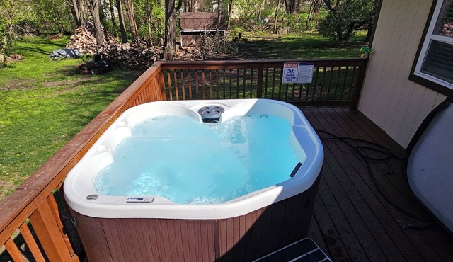 3 BdrHomew/HotTub+FREE Firewood,sleeps10innMauston,closeto nWI Dells/Attractions