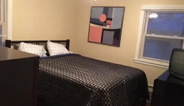 3 bdrm/1.5 bath, garage w/fenced yard