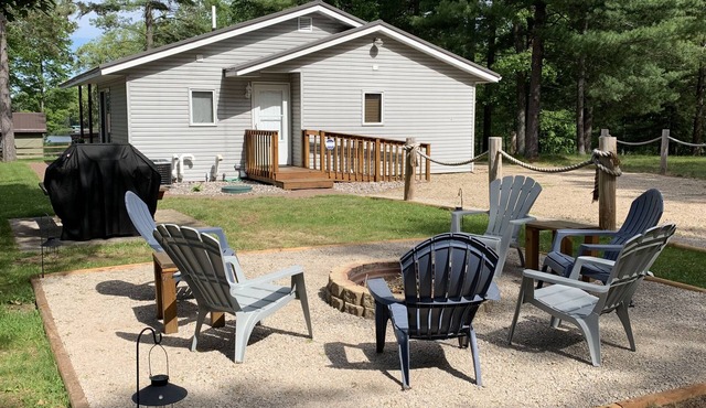 3 bdrm 2 bath - Lake Access, Boat Dock, Kayaks, Paddle Boards, Canoe and more