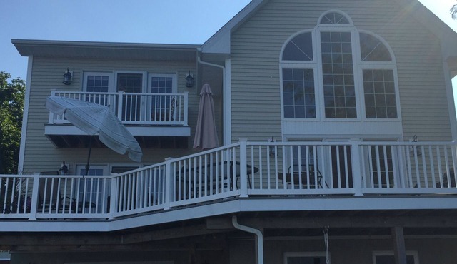 3 bdrm, 2 bath St Lawerence Riverfront rental in the heart of 1000 Island