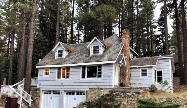 3 BDRM 2 Bath Cottage in South Lake Tahoe Walking Distance to Great Restaurants