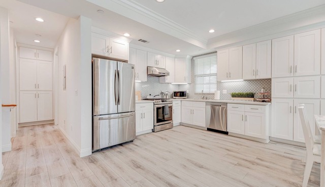 3 BDRM 3BA Townhome in Prime Pasadena with Private Parking