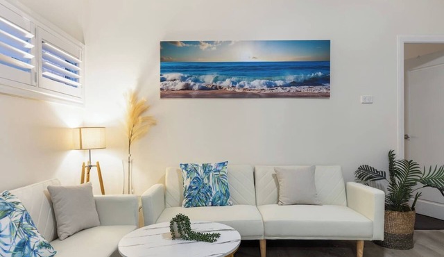 3 BDRM Coastal Retreat | Steps to Blue Bay Beach