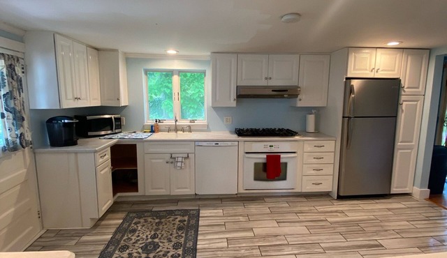 3 bdrm cottage in heart of Southern Berkshires- mountain trails; walk to town