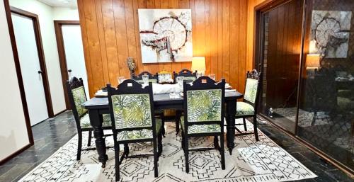 3 Bdrm home,pool, BBQ , fireplace Great for a weekend of fun or family retreat