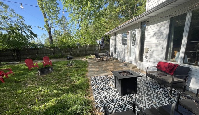 3 Bdrm Home with Private Beach, Pizza Oven & More!