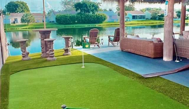 3 BDRM LAKE HOUSE OF BOCA RATON HEATED POOL TIKI HUT AND GOLFING PUTTING GREEN