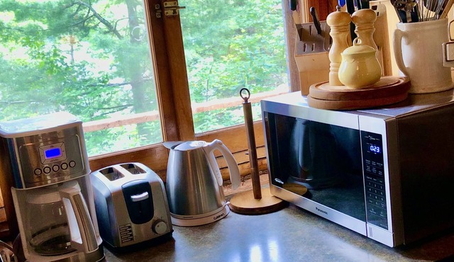 3- Bdrm Lakeside Log Cottage-Gooderham Lake, Haliburton