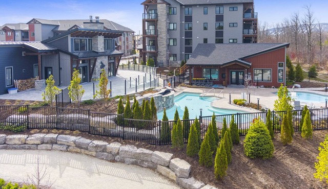 3 Bdrm Luxury Condo at Mountain House