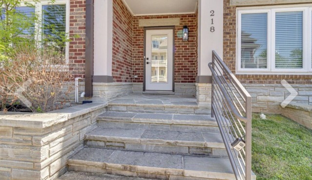 3-bdrm Nashville townhome - steps to lake & 20 min to Downtown Nashville