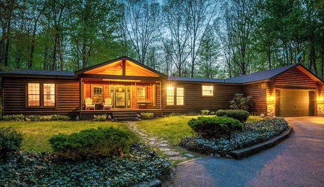 3 bdrm-near beach, hot tub/sauna, game rm,fire pit