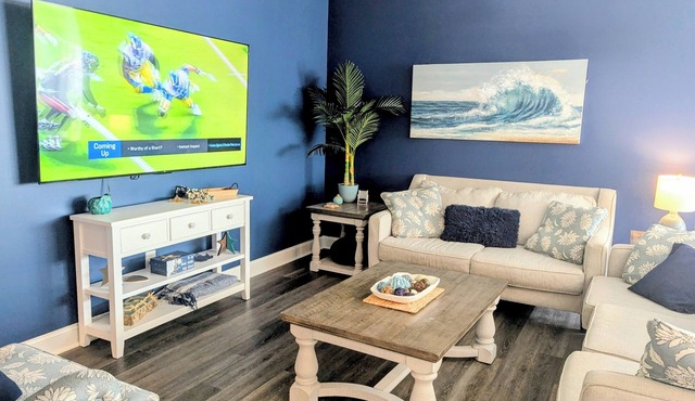 3 Bdrm spacious townhome, 2 Living Rooms, Pet Friendly, Cook's Kitchen,