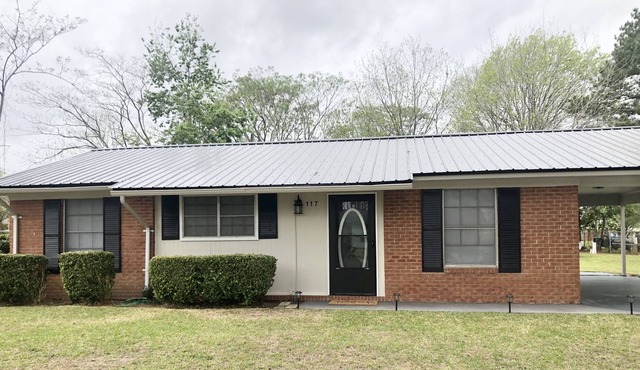 3 bdrm w basketball court & fire pit-Travel worker