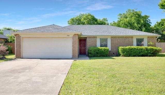 3 Bdrm-Walk to all!