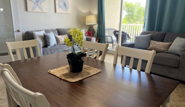 3 bdrm Waterfront Beach Resort Sleeps 10