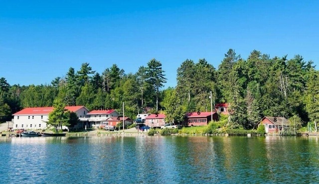 3 bedroom cabin in Sioux Narrows-Nestor Falls on Crow Lake #5 Bull Moose Lodge
