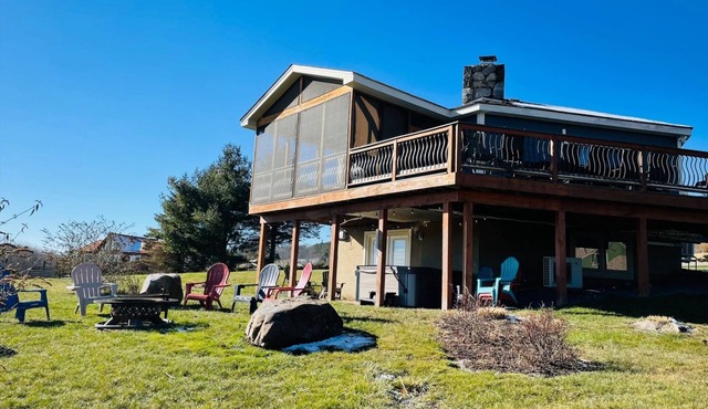 3 Bears Lodge | Enjoy a Private Hot Tub & Lake Access!