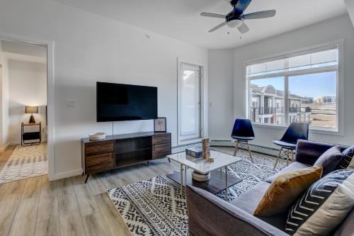 3 Bed 1.5 Bath 20 min DT 1 hour Canmore