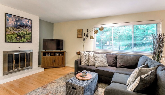 3 Bed 1.5 Bath Blocks to Beach- Dogs OK! Quiet Cul-de-sac