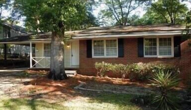 3 bed 1.5 bath Central location 11 min to base.