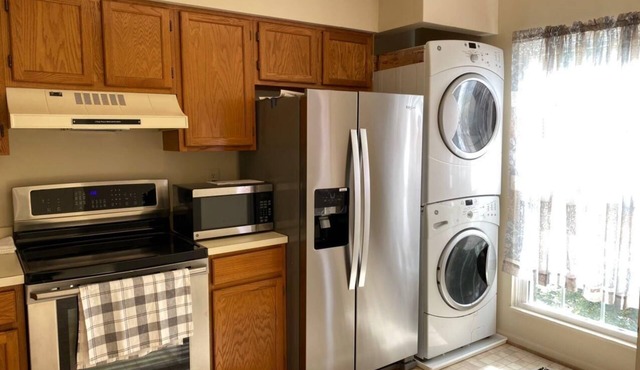 3 bed/1.5 bath in a Beautiful Townhouse