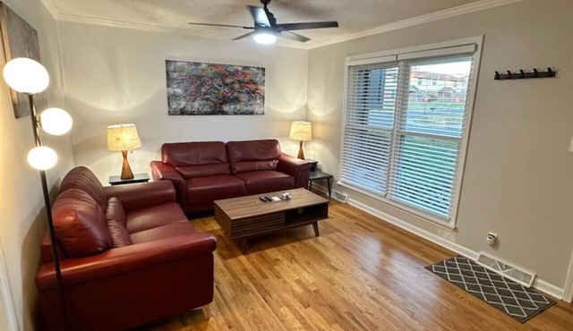 3 Bed 1.5 Bath Pet Friendly Apt