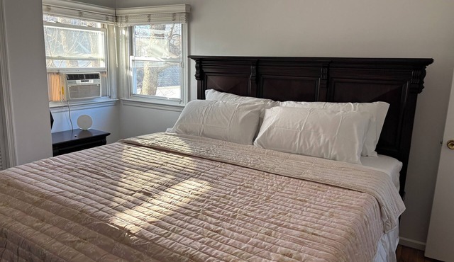3 bed/1.5 bath house in down town Rockville Centre with free parking and laundry