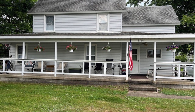 3 bed, 1.5 Baths in Verona Beach, NY- Home w/large vacant lot & fire pit.