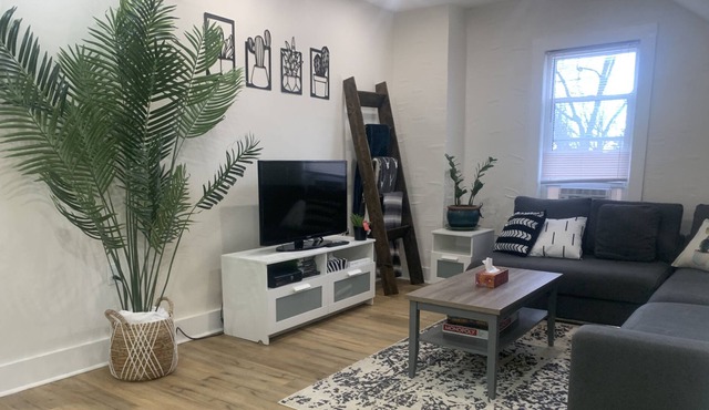 3 Bed + 1 Bath "Home-Away-From-Home" stay, 5 mins from 401