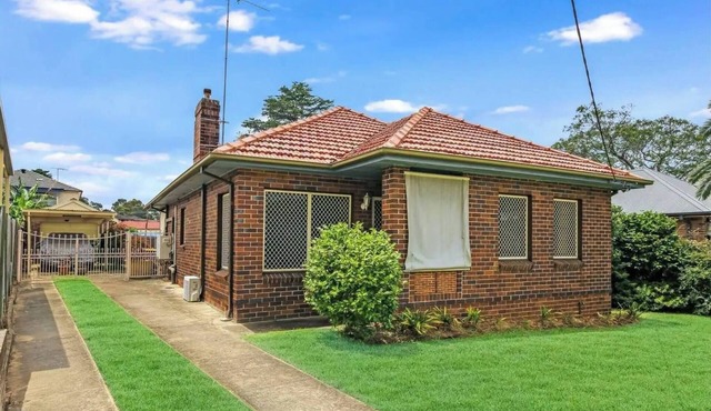 3 Bed, 1 Wash and Extra Toilet - Close to Parramatta CBD - Full House