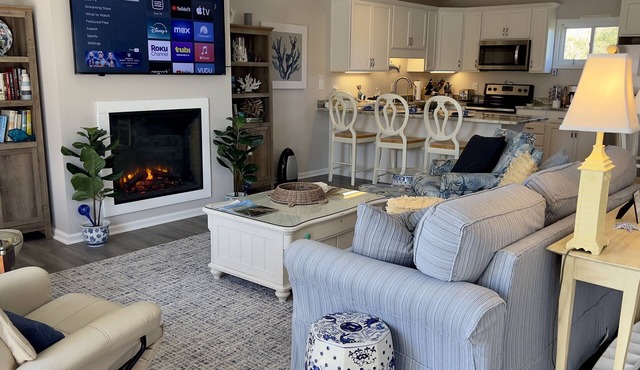 3 Bed/2.5 Bath 1450 sq ft with Large Open Floor Plan, 3 Min Walk to Beach